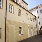 Zatkuv Dum