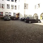 Otel Zatkuv Dum