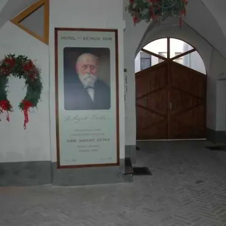 호텔 Zatkuv Dum