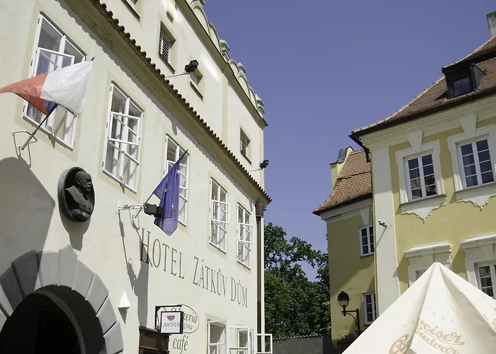 호텔 Zatkuv Dum 3*